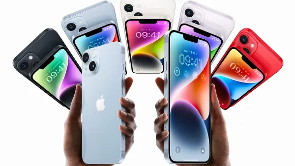 Hình ảnh chụp một thành phố về đêm bằng chế độ Night Mode trên iPhone, cho thấy khả năng bắt sáng và chi tiết tốt, màu sắc rực rỡ dù trong điều kiện thiếu sáng