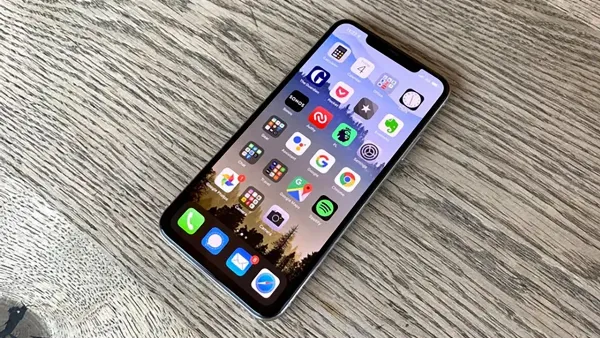 iPhone 11 Pro Max hỗ trợ sạc nhanh và sạc không dây