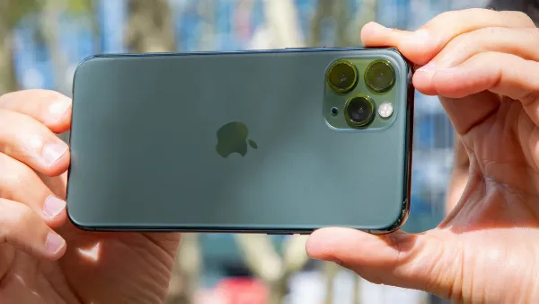 iPhone 11 Pro sang trọng với màn hình Super Retina XDR