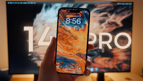 So sánh iPhone 14 Pro và iPhone 14 Pro Max: Kính thước lớn, dung lượng pin khủng, màn hình sắc nét,... 1 iPhone 14 Pro với thiết kế sang trọng, màn hình Dynamic Island và cụm camera chuyên nghiệp