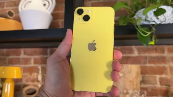 iPhone 14 với tùy chọn màu vàng