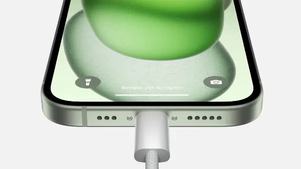 iPhone 15 Plus sử dụng cổng sạc USB-C tiện lợi