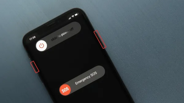 iPhone có Face ID với nút nguồn ở cạnh phải và nút tăng giảm âm lượng ở cạnh trái