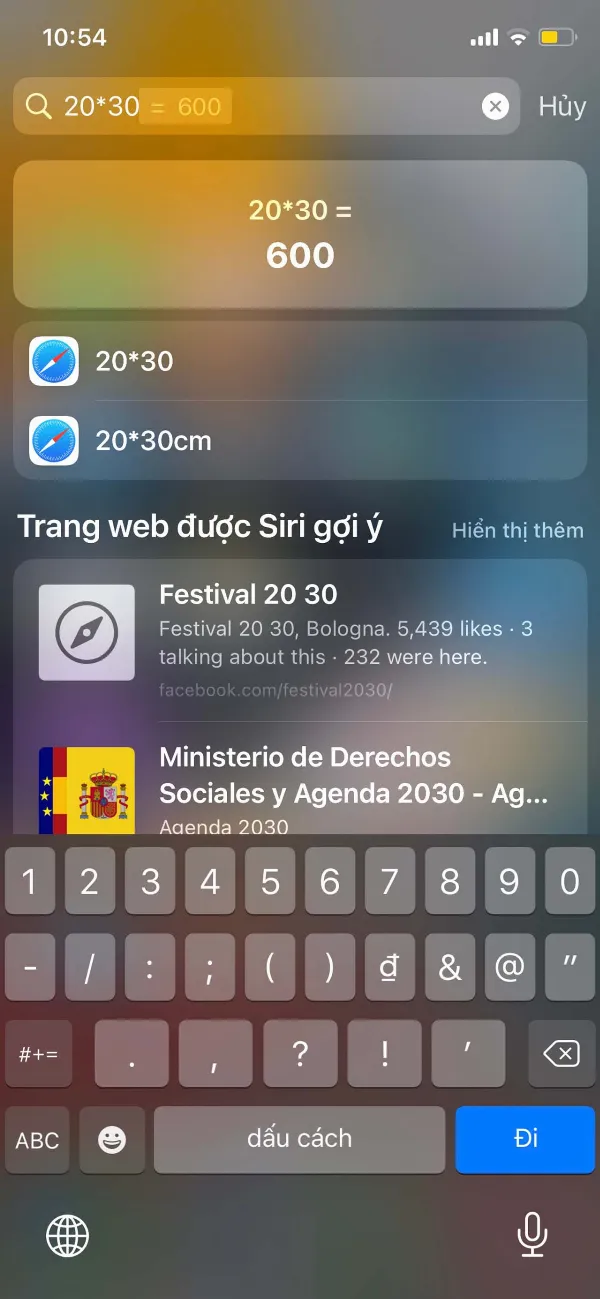 Kết quả phép tính 1 + 1 = 2 hiển thị trên Spotlight Search của iPhone