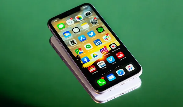 Cách nhận biết màn hình iPhone zin cực dễ dàng, giúp bạn mua được sản phẩm chất lượng tốt nhất 1 Màn hình iPhone zin chính hãng hiển thị sắc nét và màu sắc trung thực