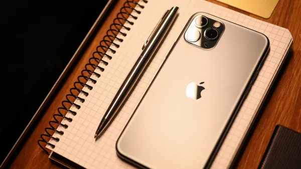 Một chiếc điện thoại iPhone đang hiển thị menu cài đặt âm thanh