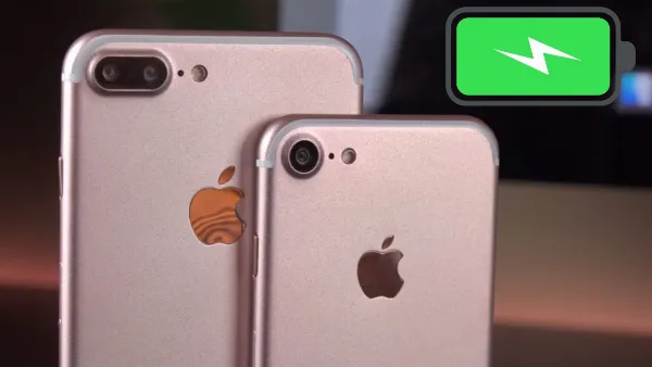 Một chiếc iPhone 7 màu đen đang được cầm trên tay