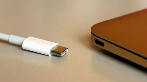 Một cổng sạc Type-C