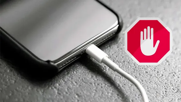 Ngắt sạc iPhone để hạ nhiệt thiết bị khi máy nóng