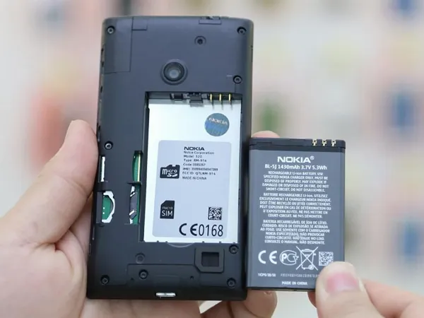 Nokia Lumia 520 với thiết kế pin rời