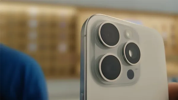 Photonic Engine là gì? Cách thức hoạt động, khác gì với Night Mode? iPhone nào có Photonic Engine? 1 Photonic Engine là công nghệ nhiếp ảnh điện toán tiên tiến trên iPhone, tối ưu hóa hình ảnh trong điều kiện ánh sáng yếu đến trung bình, mang lại màu sắc trung thực và chi tiết sắc nét