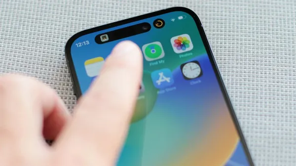 Thay loa thoại iPhone 14 khi cần thiết