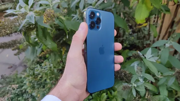 Thời lượng pin ấn tượng trên iPhone 12 Pro Max