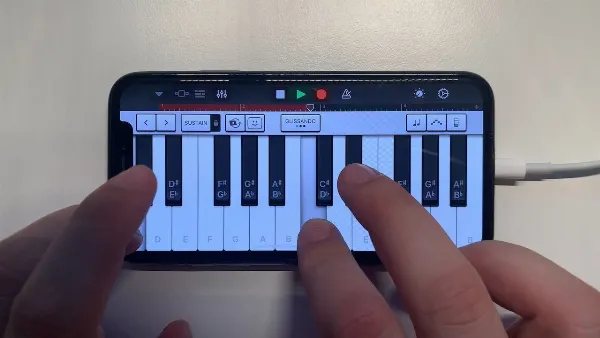 Ứng dụng GarageBand trên iPhone